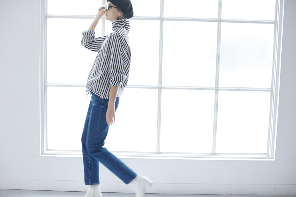 モデル着用のストレートデニム・ヤヌーク”ANNETTE”のサイズ感とシルエット